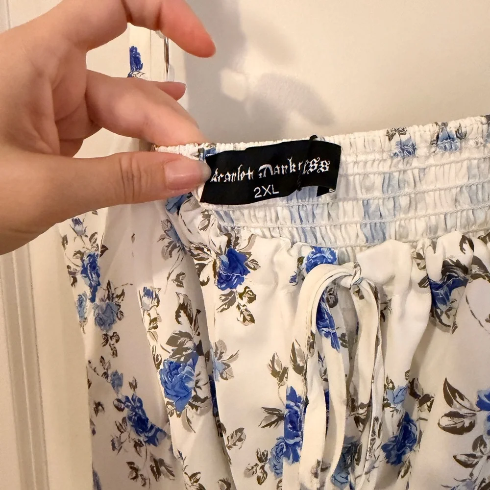 Floral Blue and White Milkmaid Dress - Picture 5 of 6